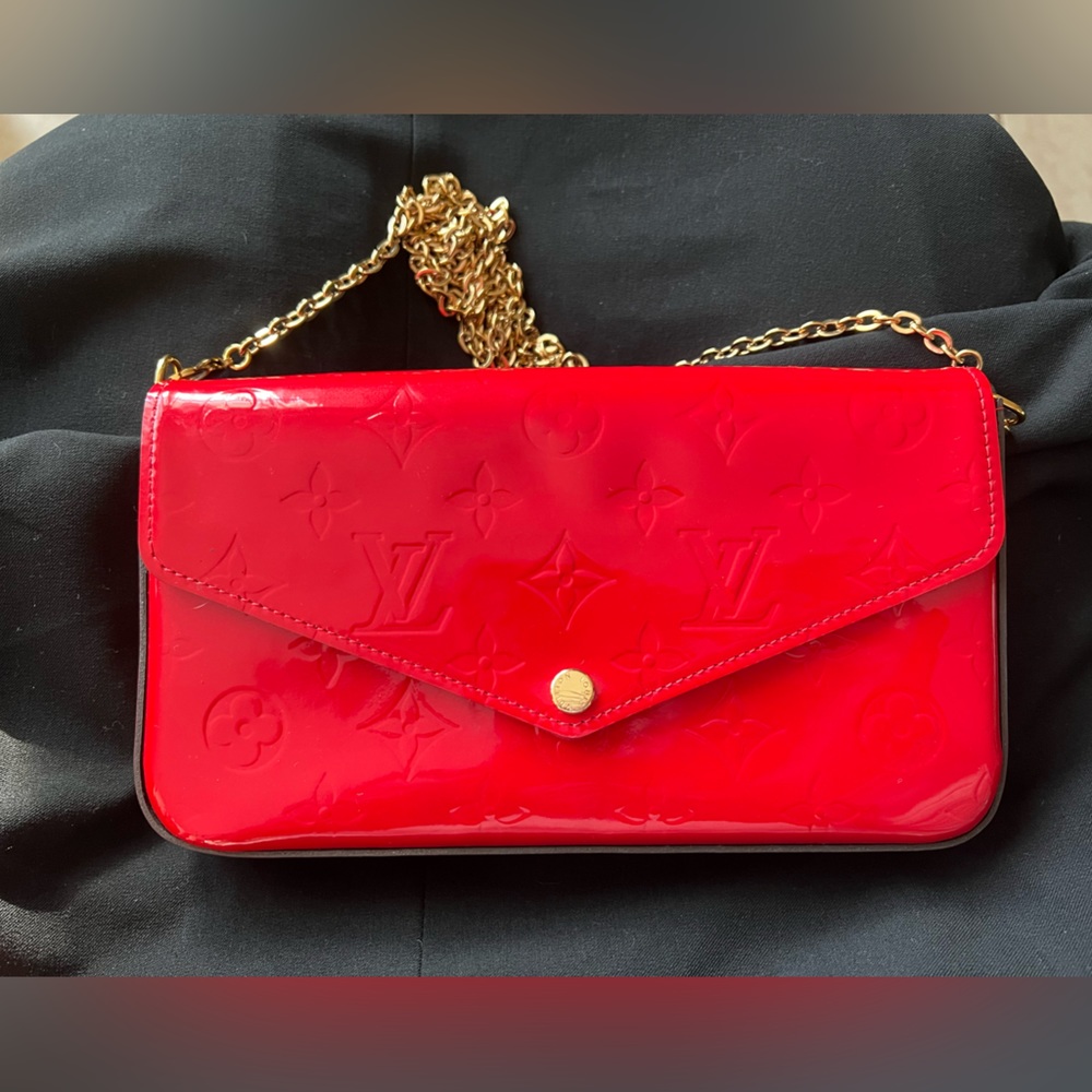 Red Louis Vuitton pochette